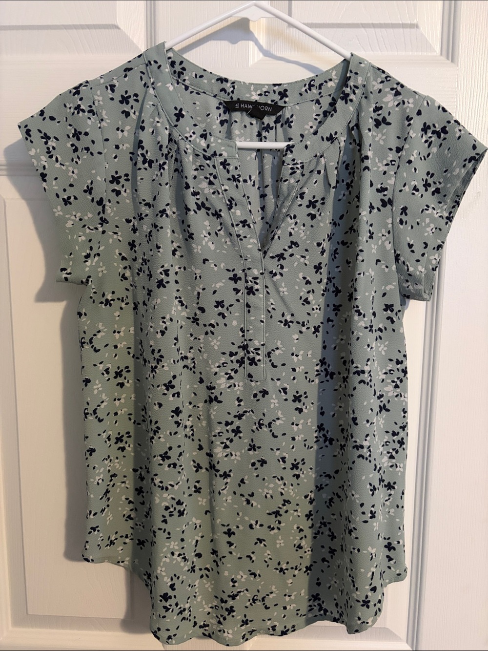 41 Hawthorn Mint Green Floral V-Neck Top